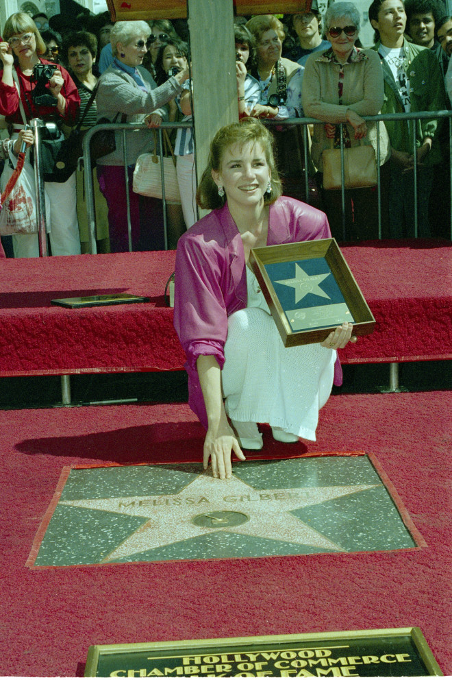 H Mελίσα Γκίλμπερτ με το αστέρι της στο walk of Fame του Hollywood, το 1985/ AP Photo/Wally Fong