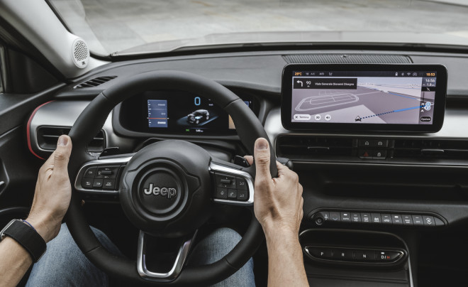 Το εσωτερικό του νέου JEep Avenger e-Hybrid 
