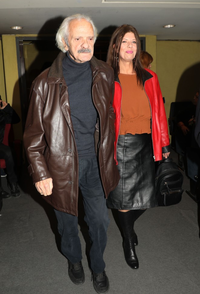 Ο Σπύρος Φωκάς και η σύζυγός του, Λίλιαν Παναγιωτοπούλου, σε βραδινή τους έξοδο στο θέατρο/ Φωτογραφία: NDP Photo Agency