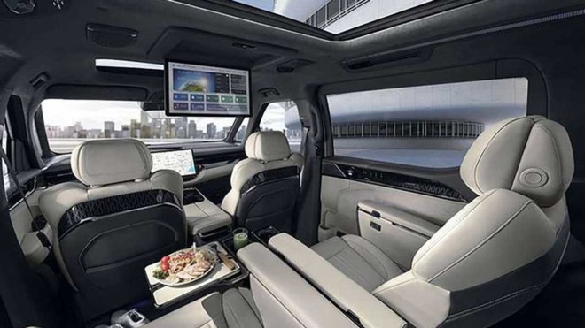 Το εσωτερικό του Volvo EM 90 