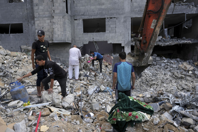 Λωρίδα της Γάζας: Προσπάθεια εντοπισμού θυμάτων στα ερείπια  