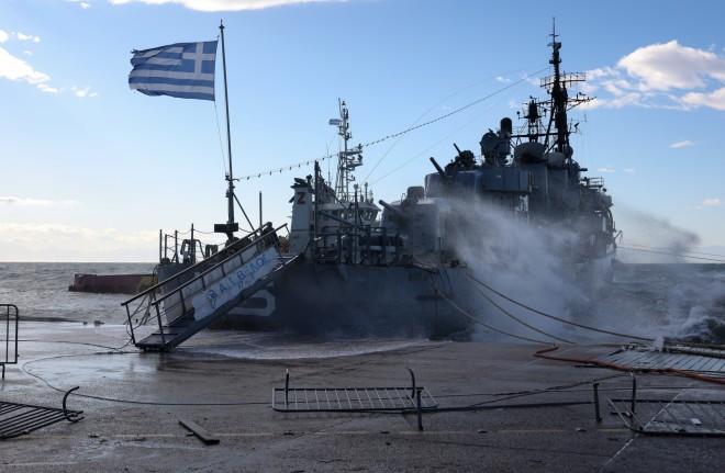 Θεσσαλονίκη: «Χτυπήθηκε» από τη φουρτούνα το ιστορικό αντιτορπιλικό Βέλος / ΙΝΤΙΜΕ Αβραμίδης Αλέξανδρος