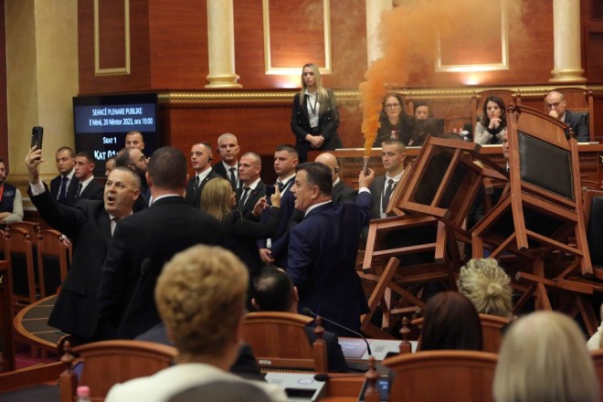 Αλβανία: Επεισοδιακή η συνεδρίαση της Βουλής για τον προϋπολογισμό  