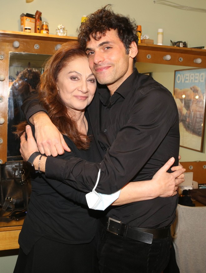 Η Φιλαρέτη Κομνηνού με τον γιο της, τον ηθοποιό & τραγουδιστή Γιώργο Παπαγεωργίου