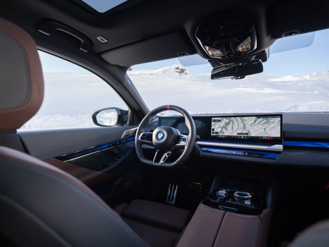 Δοκιμές στον παγετώνα της BMW Σειρά 5 και η τεχνητή νοημοσύνη
