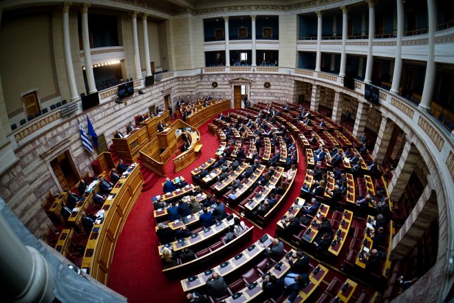 Η μισοάδεια πτέρυγα των βουλευτών του ΣΥΡΙΖΑ που προκάλεσε το σχόλιο Μητσοτάκη για Black Friday   
