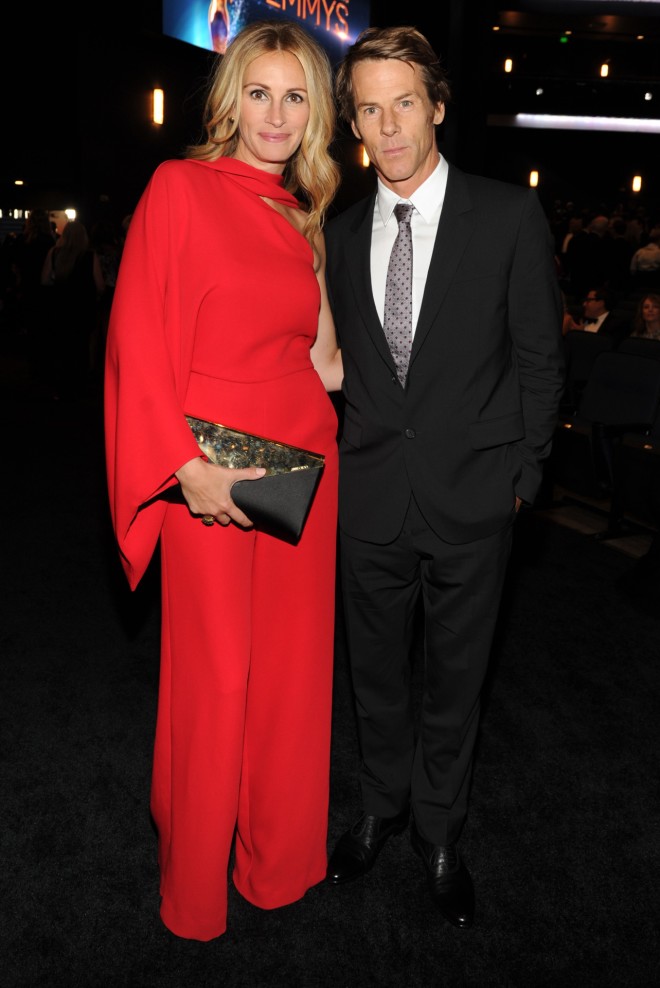 Η Τζούλια Ρόμπερτς με τον σύζυγό της, Ντάνιελ Μόντερ, στα βραβεία ΕΜΜΥ το 2014