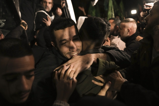 Χθες απελευθερώθηκαν κι άλλοι όμηροι από τη Χαμάς, αλλά και φυλακισμένοι Παλαιστίνιοι από το Ισραήλ - AP