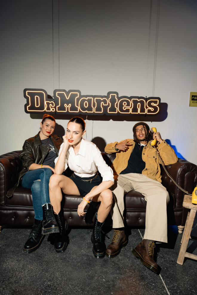 H Dr. Martens ξέρει να παρτάρει δυνατά