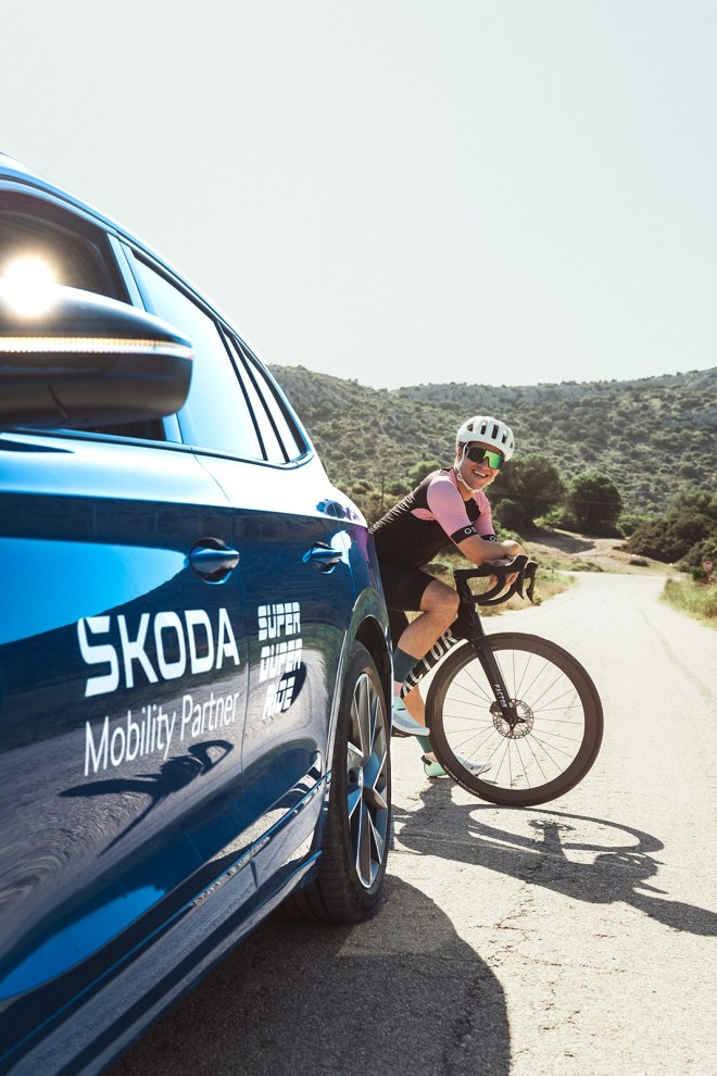 Η Skoda με το Enyaq οδηγεί την ποδηλατική διοργάνωση Super Duper Ride