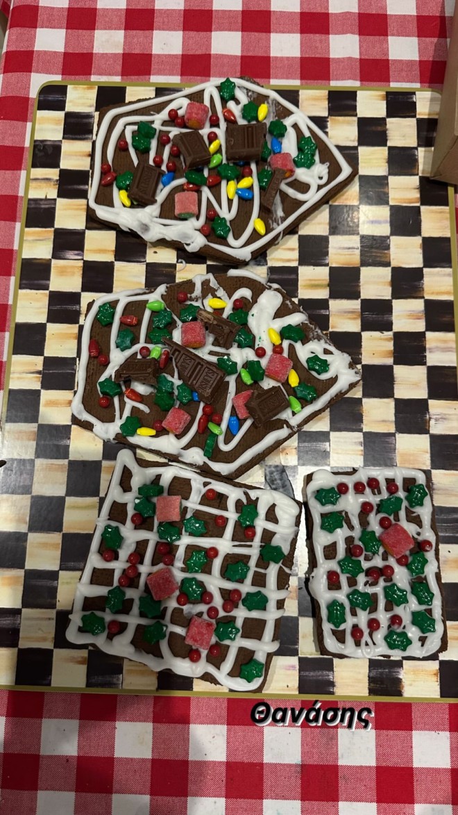 Ολυμπία Χοψονίδου - Βασίλης Σπανούλης: Τα χριστουγεννιάτικα γλυκά που έφτιαξαν με τα παιδιά τους