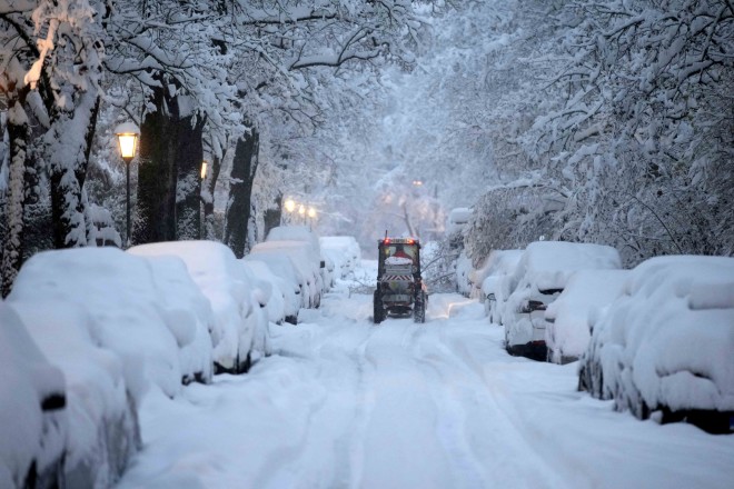 Τα χιόνια στο Μόναχο έχουν φτάσει τα 44 εκατοστά, ύψος - ρεκόρ, προκαλώντας πολλά προβλήματα - AP