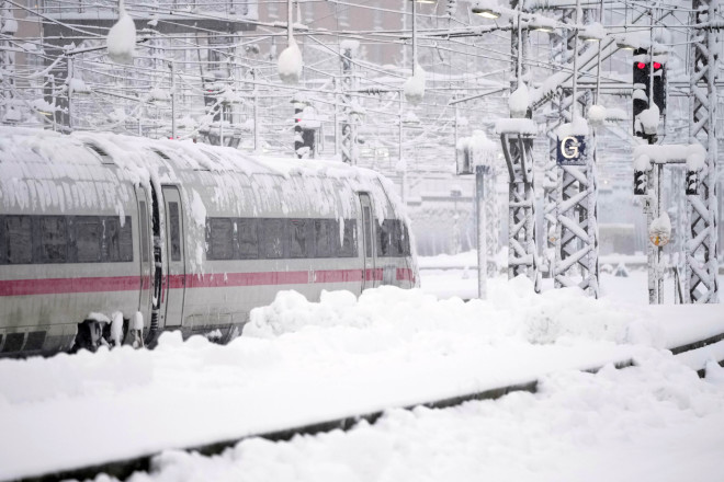 Το χιόνι έχει καλύψει τα πάντα στη νότια Γερμανία - AP 