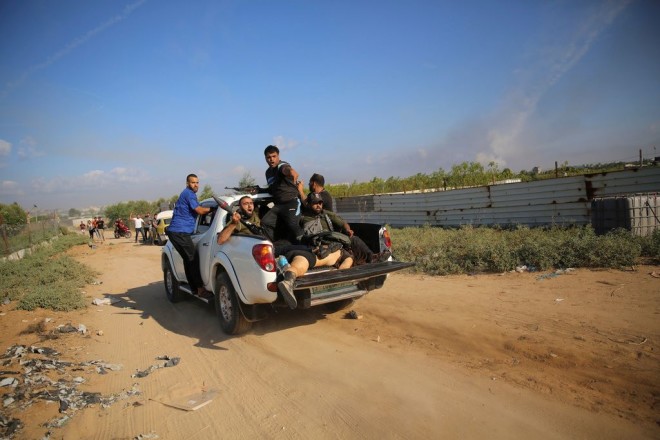 Η όμηρος Shani Louk στο αυτοκίνητο με την οποία την περιέφερε η Χαμάς προτού διαπιστωθεί ο θάνατός της 