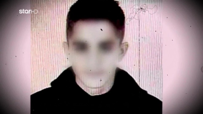 Ο 18χρονος, ο οποίος φέρεται να ομολόγησε ότι εκτόξευσε τη ναυτική φωτοβολίδα που τραυμάτισε τον αστυνομικό στον Ρέντη