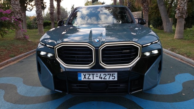 Το μπροστινό μέρος της νέας BMW XM 