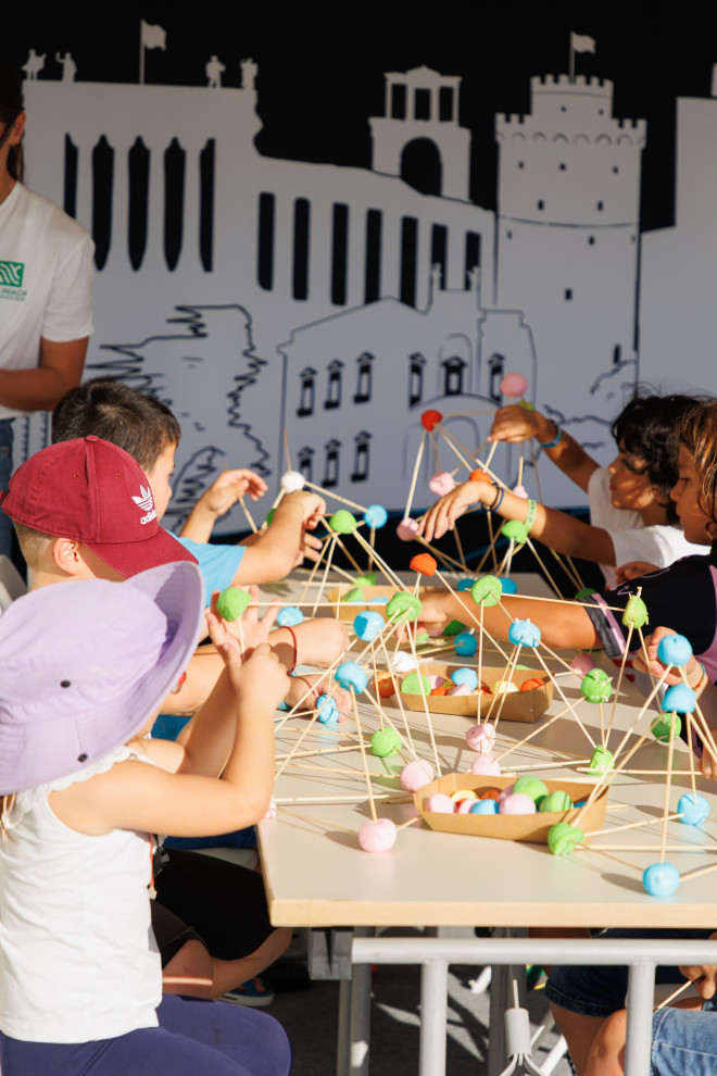 Μikropolis Festival: Παιδιά και μεγάλοι περιηγήθηκαν σε θεματικές γειτονιές
