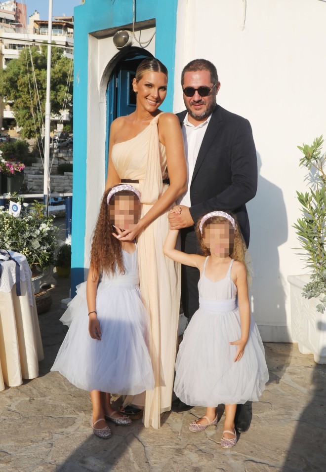 Η Θέλξη και ο Παύλος Γιαβής με τις κόρες τους/ Φωτογραφία NDP