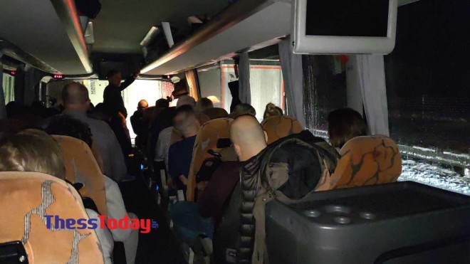 Οι επιβάτες που εγκλωβίστηκαν σε τουριστικό λεωφορείο στον δρόμο προς Βιέννη/ thesstoday
