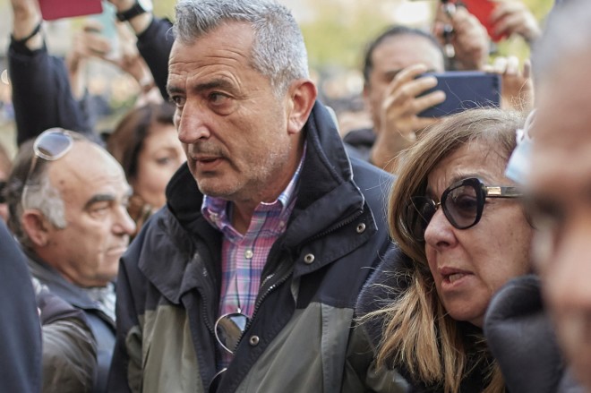 Βασίλης Καρράς: «Κατέρρευσε» η γυναίκα του στο λαϊκό προσκύνημα