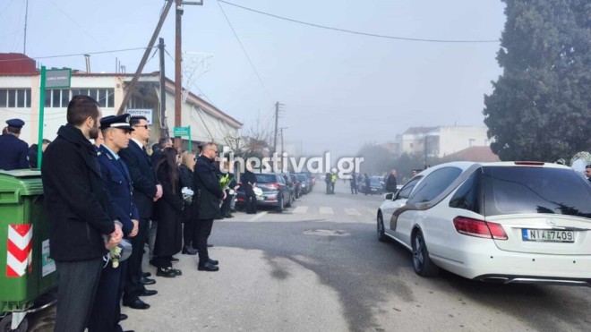 Θρήνος στη κηδεία του 32χρονου αστυνομικού, ο οποίος δολοφονήθηκε στη Θεσσαλονίκη - Thestival