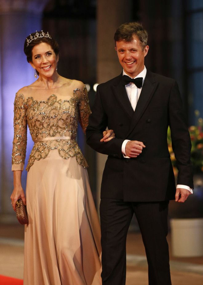 Ο πρίγκιπας Φρέντερικ και η πριγκίπισσα Μαίρη αντιπροσωπεύουν μια προσεκτική μετάβαση στο θεσμό της βασιλείας - AP