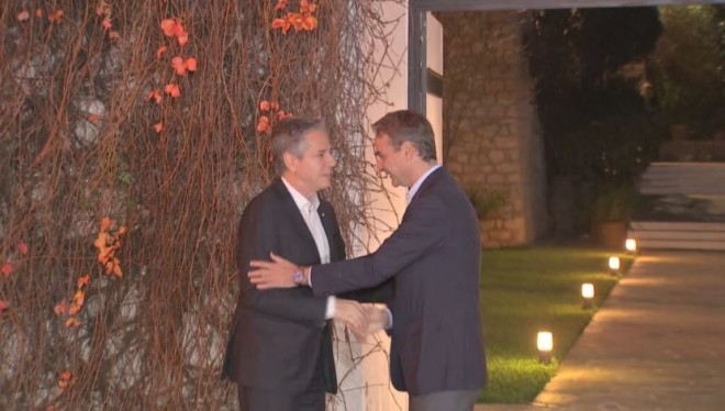 Σε εξέλιξη βρίσκεται η συνάντηση του Έλληνα πρωθυπουργού Κυριάκου Μητσοτάκη στα Χανιά με τον επικεφαλής της Αμερικανικής διπλωματίας Άντονι Μπλίνκεν, 