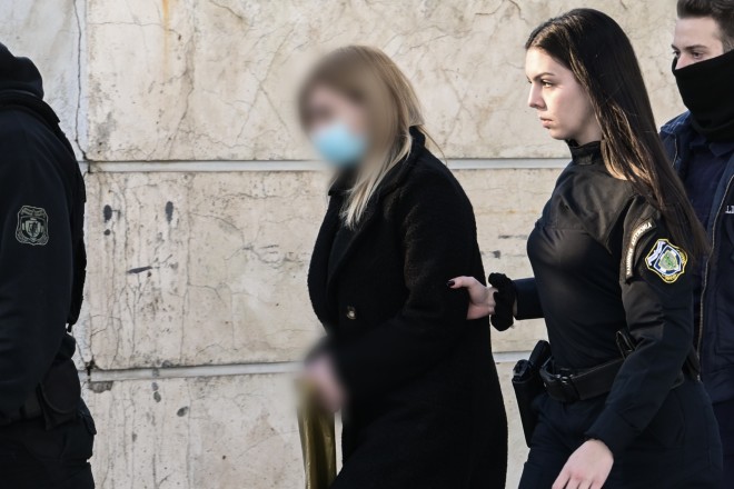 Η κατηγορούμενη από την Πάτρα υποστήριξε ότι ο γιατρός Ηλιάδης διέρρεε μηνύματά της στα μέσα ενημέρωσης - Eurokinissi