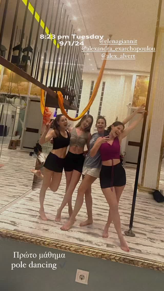 Πρώτο μάθημα pole dancing για τη Χριστίνα Μπόμπα