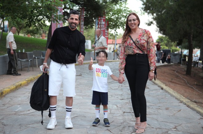 O Θανάσης Βισκαδουράκης με τη σύζυγό του και τον γιο τους, τον Ιούλιο του 2022/ NDP Παναγιώτης Κουφαλέξης