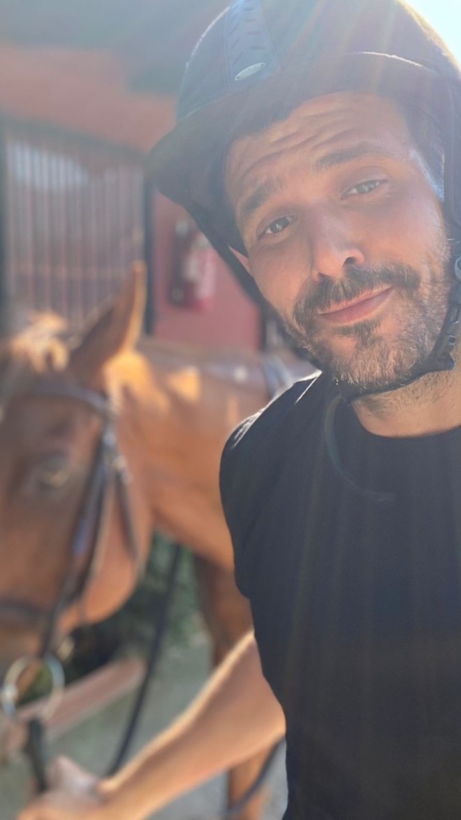 H selfie του Μιχάλη Λεβεντογιάννη με το άλογό του