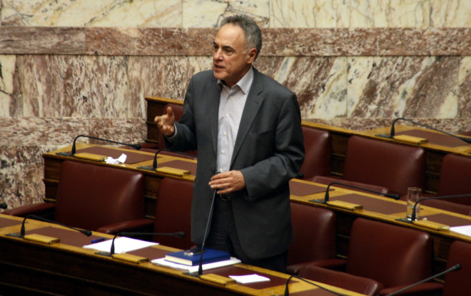 Ο βουλευτής Νίκος Τσούκαλης στη Βουλή, το 2013/ Eurokinissi Τατιάνα Μπόλαρη