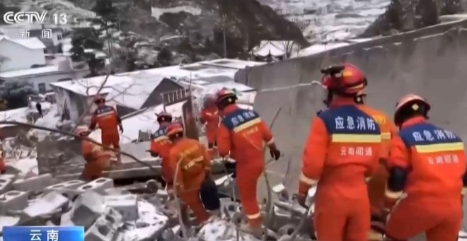 Κίνα: Σε εξέλιξη επιχείρηση έρευνας και διάσωσης των κατοίκων που καταπλακώθηκαν μετά από κατολίσθηση/ AP