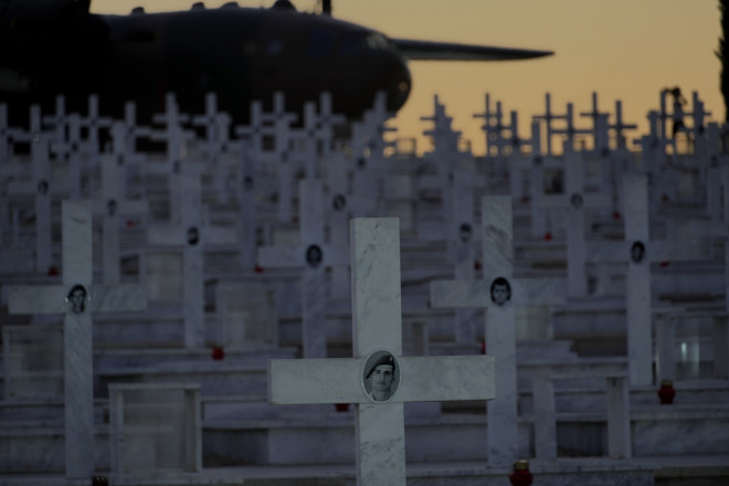 Τάφοι νεκρών της τουρκικής εισβολής στην Κύπρο - AP 