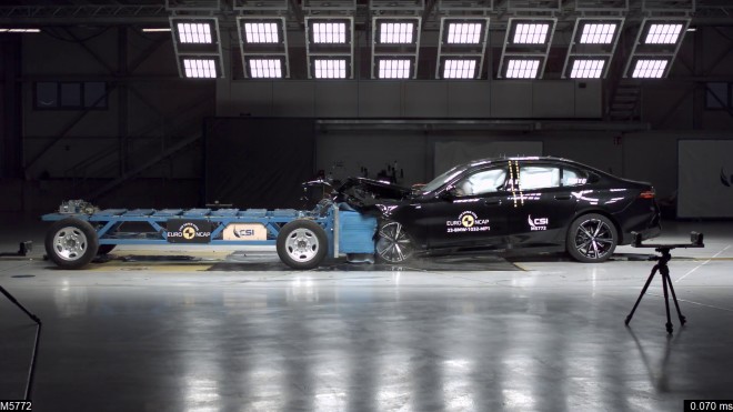 «Έσκισε» η νέα BMW 5 στις δοκιμές πρόσκρουσης