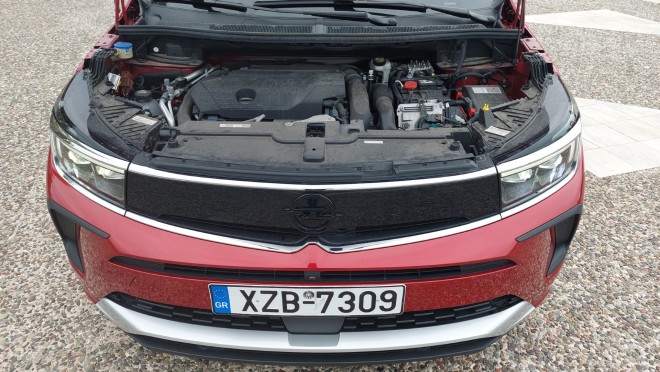 Ο κινητήρας  του Opel Grandland Hybrid 224 ίπποι