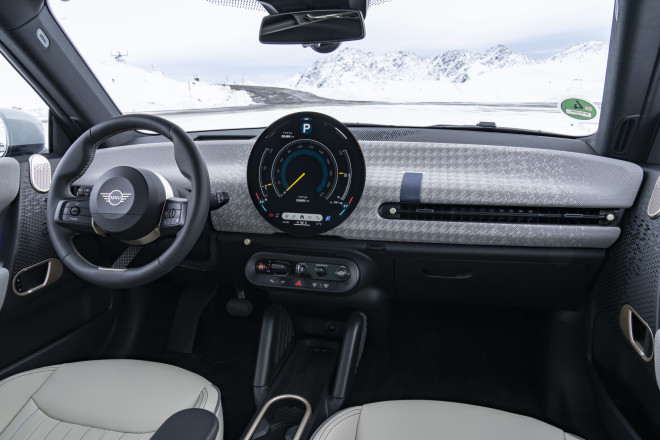 Δοκίμασαν το νέο ηλεκτρικό MINI Cooper SE σε πολικές θερμοκρασίες 