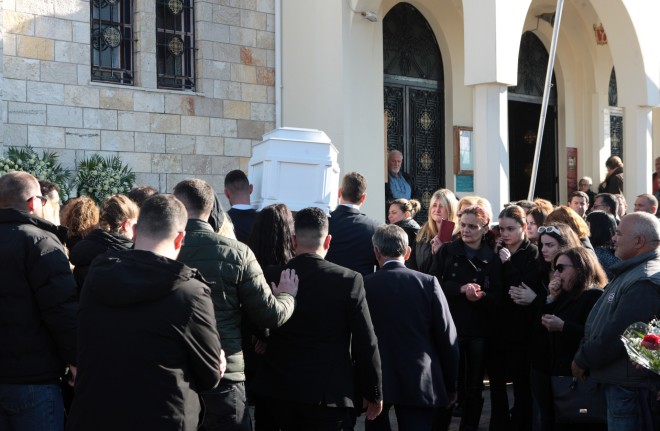 Μεσολόγγι: Σπαραγμός στην κηδεία του Μπάμπη Κούτσικου