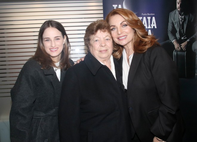Η Άντζελα Γκερέκου με τη μητέρα της, Μαρία και την κόρη της