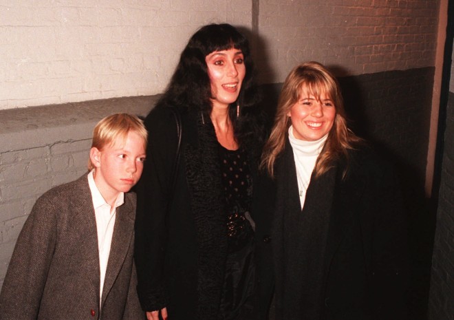 H Cher με την κόρη της και τον γιο της, το 1988 - AP Photo/Ed Bailey