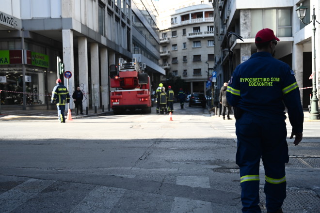 Κάμερες ασφαλείας φέρεται να έχουν καταγράψει τους δράστες της τρομοκρατικής επίθεσης στο υπουργείο Εργασίας - Eurokinissi