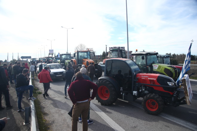 Οι αγρότες κατεβαίνουν στην Αθήνα με τα τρακτέρ