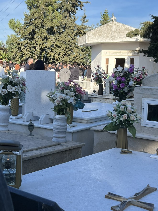Η κηδεία του δίχρονου Νικόλα που σκοτώθηκε σε τροχαίο στην Κρήτη
