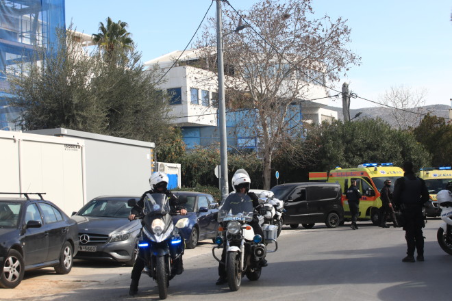 Μακελειό σε ναυτιλιακή στη Γλυφάδα- Ασθενοφόρα και αστυνομικές δυνάμεις στο σημείο/ Eurokinissi Γιάννης Παναγόπουλος