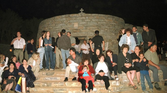 Γιορτή στον ναό του Αγίου Υακίνθου στα Ανώγεια, το 1999/ Eurokinissi