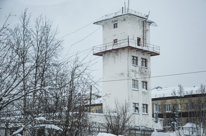 Άποψη της εισόδου των φυλακών όπου κρατούταν ο Ναβάλνι μέχρι τον θάνατό του/ AP Photo/Antonina Favorskaya