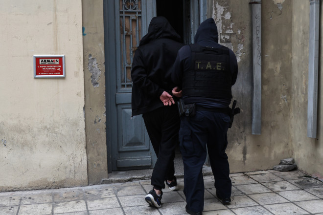 Στον εισαγγελέα οδηγήθηκε ο 39χρονος γυναικοκτόνος στην Κρήτη/ Eurokinissi Στέφανος Ραπάνης