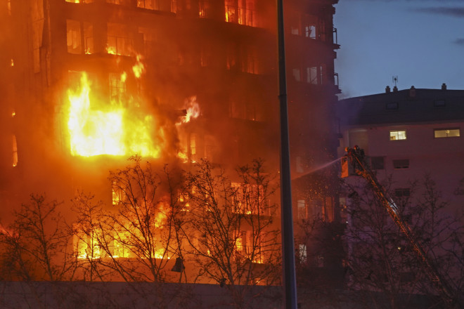 10 νεκροί από πυρκαγιά σε πολυκατοικία στη Βαλένθια