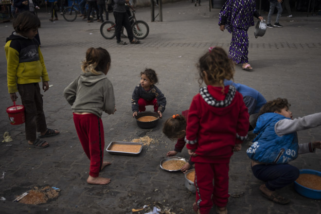 Παιδάκια στη Λωρίδα της Γάζας κινδυνεύουν από υποσιτισμό (AP Photo/Fatima Shbair)