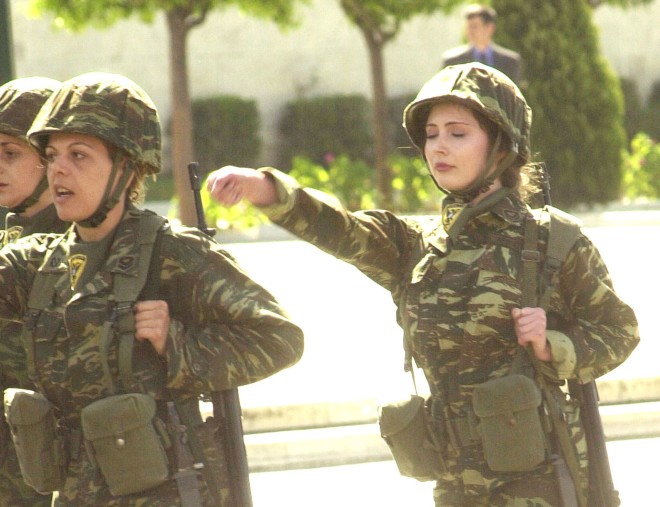Γυναίκες του Στρατού Ξηράς σε πάρέλαση 